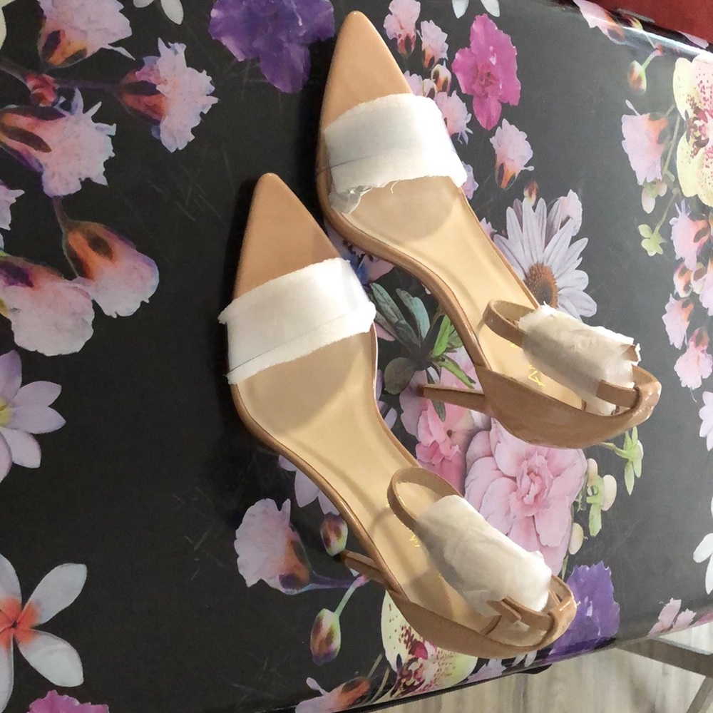 ✨NEW✨ Clear & nude strappy sandal